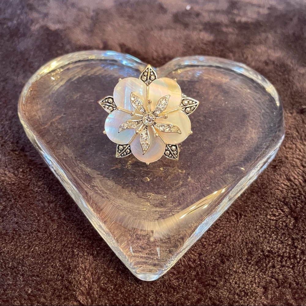 Chunky Mother of Pearl Flower Ring